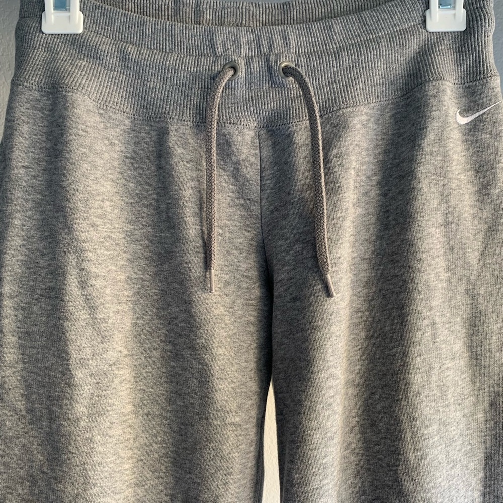 Woman’s Nike gray sweatpants, size XS